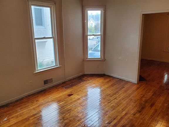 3rd image of 1106 24th Ave N #1
