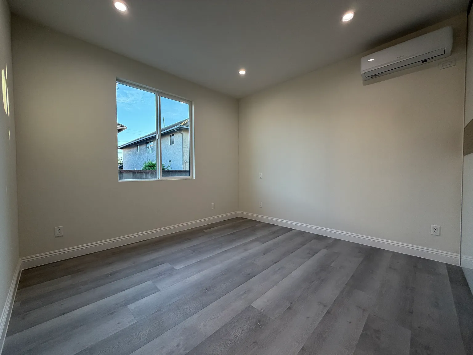 3 bed, 1200 sqft, $3,500 — Photo 3