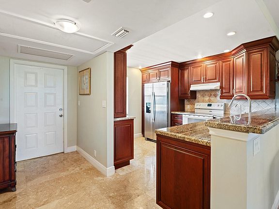 4th image of 3505 Oaks Way #508