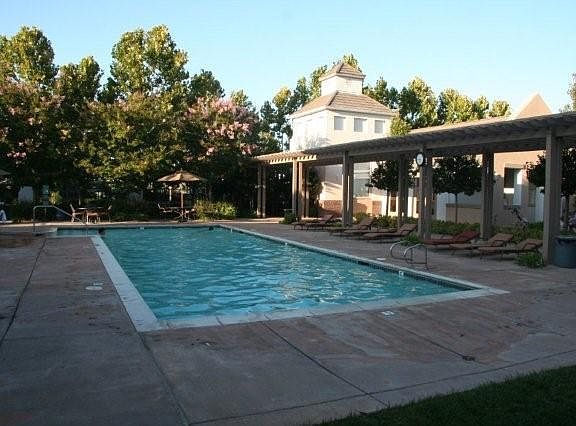 Community Pool (Room, showers and Jacuzzi)