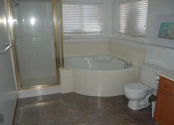 5th image of 108 W Clay Park Dr