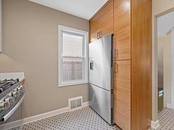 5th image of 3436 S Adams AVENUE