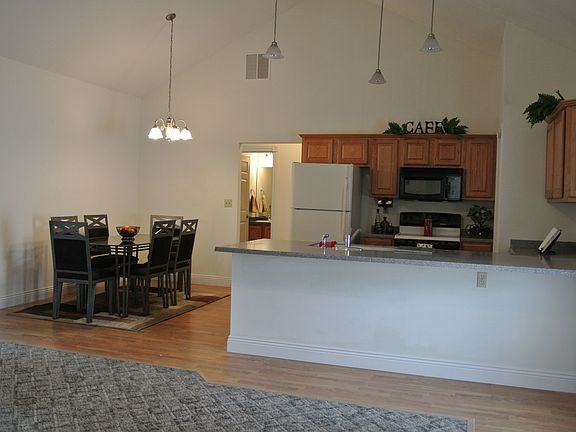 5th image of 3235 Elizabeth Dr Unit 16