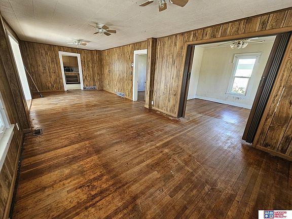 2nd image of 421 Nemaha St