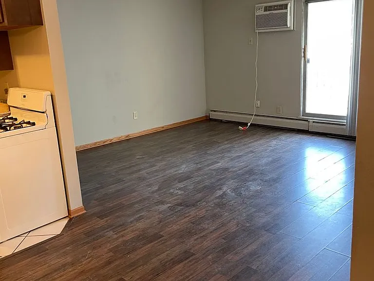 Cedar Avenue Apartments — Photo 25