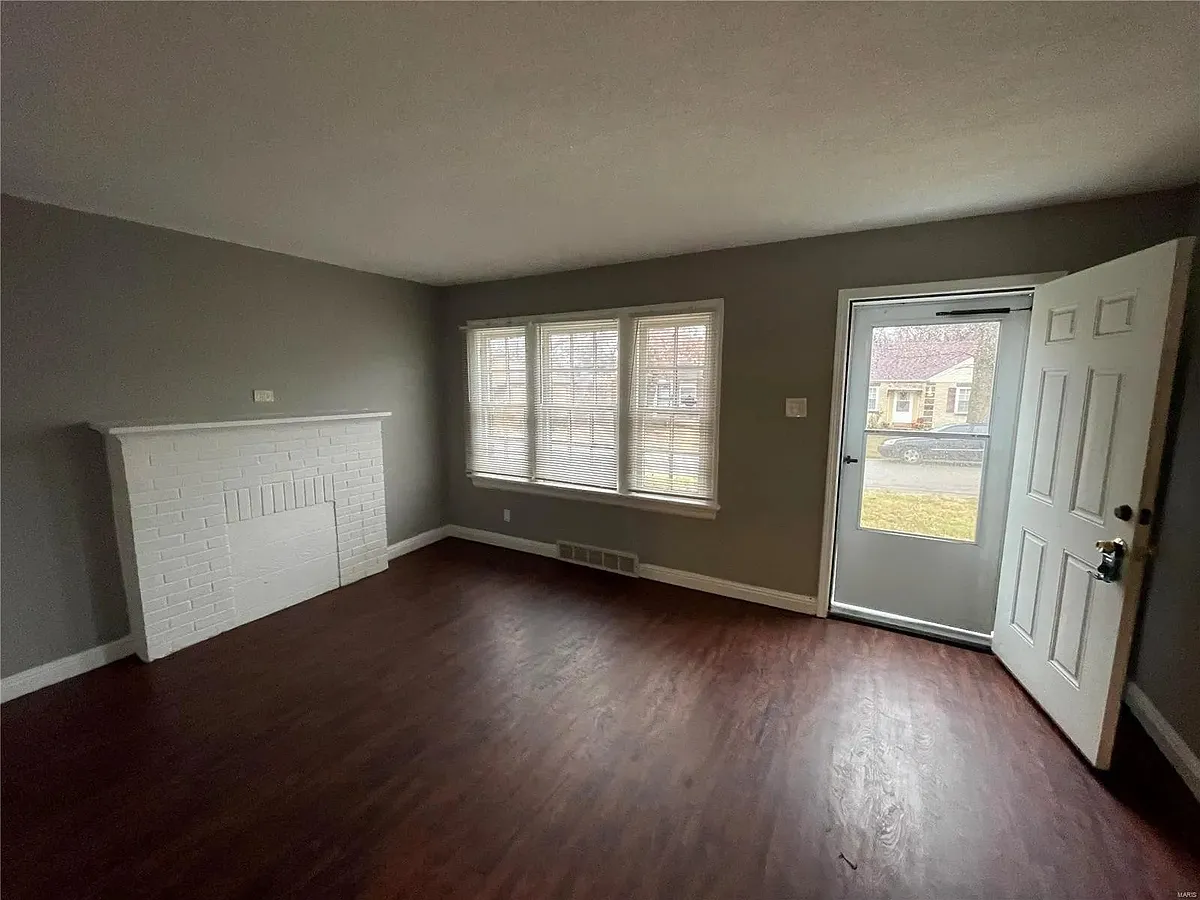 jpg - 207 Newell Dr