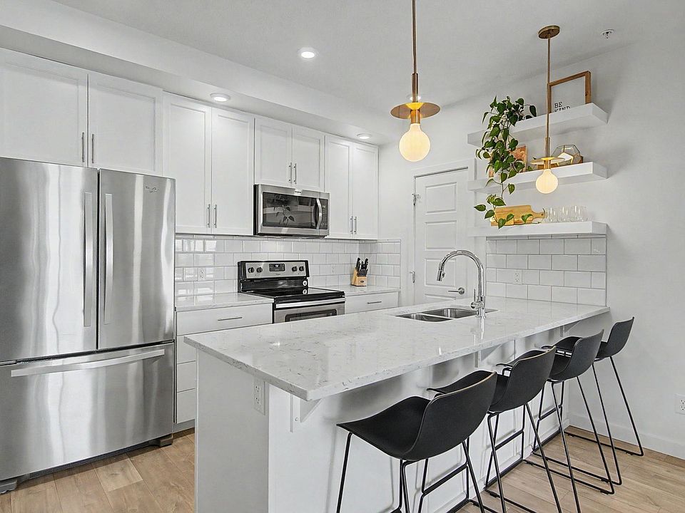 1st image of 1008 Rosenthal Blvd NW #435