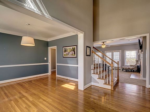 3rd image of 206 Kirkwall Ln