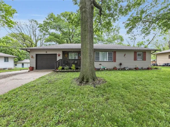 203 Pine St, Wellsville, KS 66092