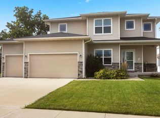 905 Spruce St, Waukee, IA 50263