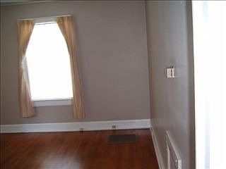 4th image of 34 Baldwin St