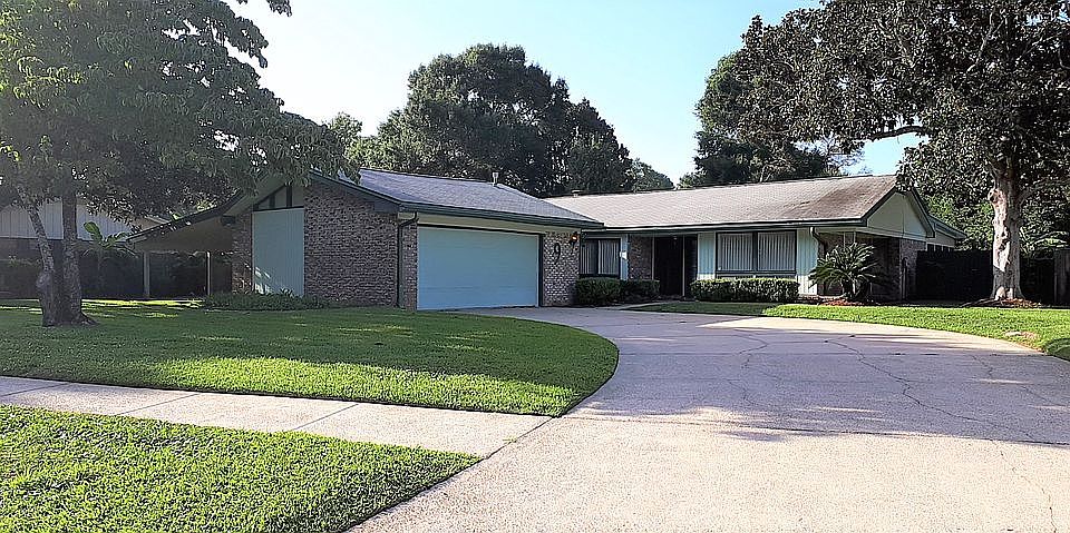 1st image of 9 Windsor Ln NE