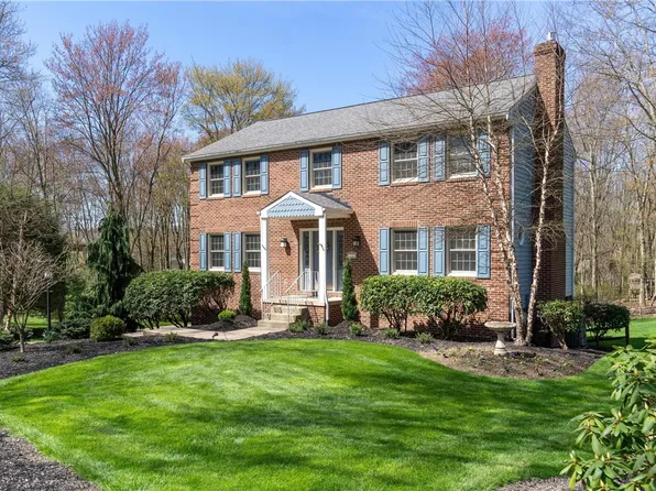 116 Firethorn Rd, Baden, PA 15005