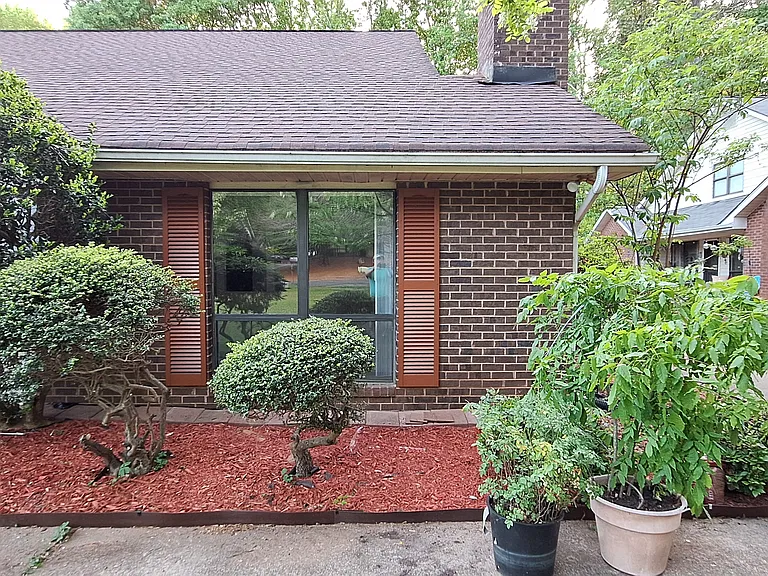 510 Plymouth Ln — Photo 1