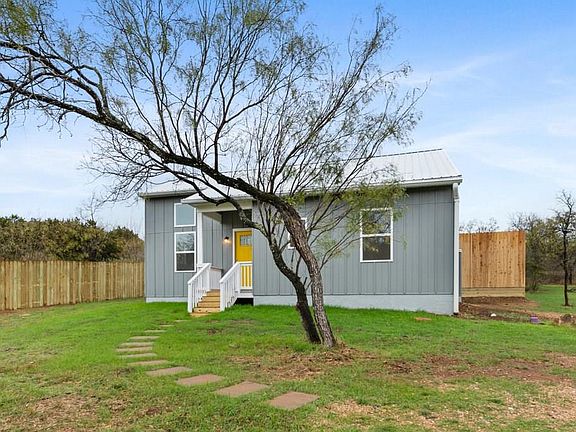 2nd image of 207 Lakevista Dr