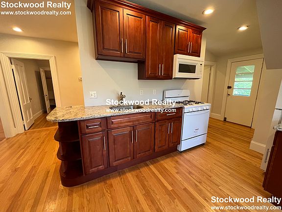 2nd image of 90 Lyndhurst St APT 5