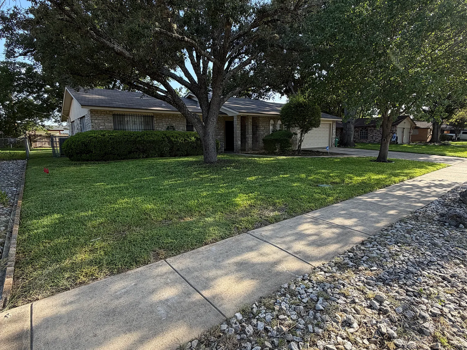 3 bed, 1598 sqft, $2,000 — Photo 3