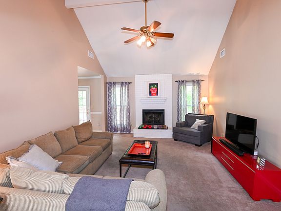 4th image of 804 Brownstone Ct