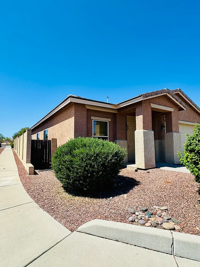 3 bed, 2.0 bath, 1928 sqft, $1,750 — Photo 2