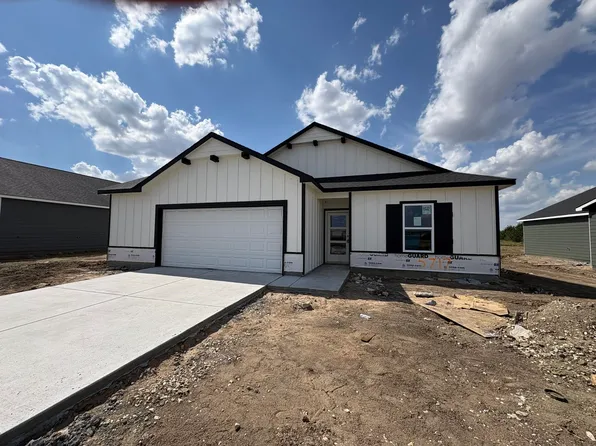 5717 Plumthicket St, Wichita, KS 67226