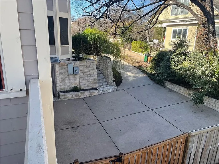 1153 San Bernard St — Photo 21