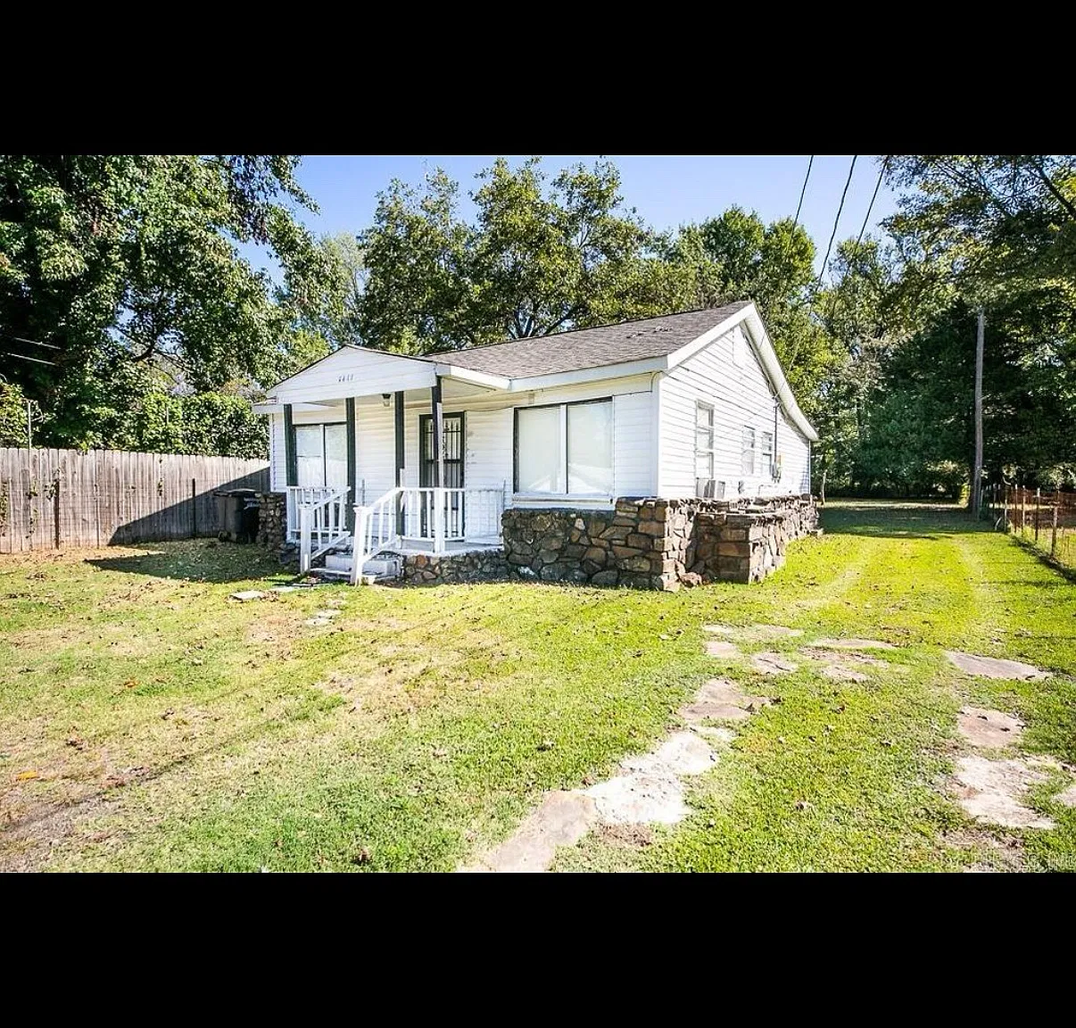 3 bed, 936 sqft, $575 — Photo 2