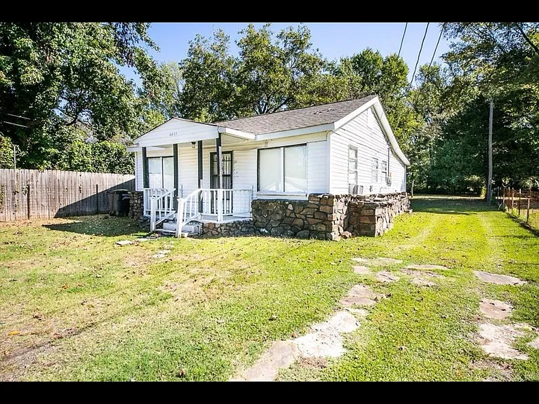 1411 S Highway 161 — Photo 2