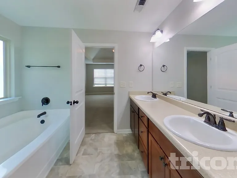 155 Hickory Hills Dr — Photo 8