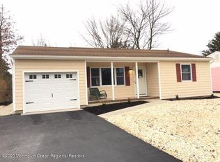 13 Norfolk Dr, Toms River, NJ 08757