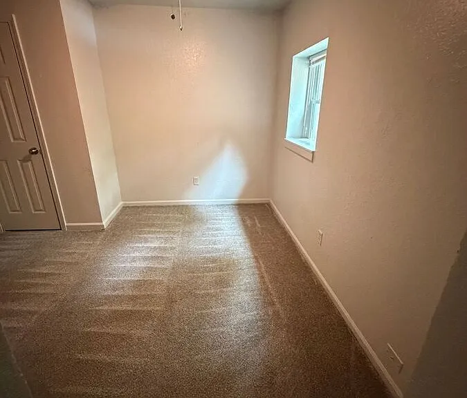 301 E Kansas St — Photo 62