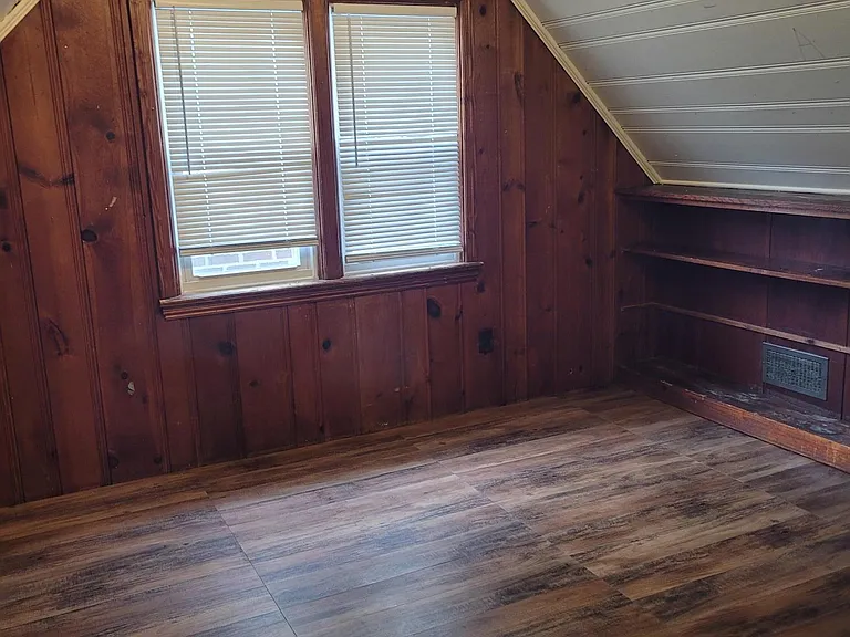 406 W Mill St — Photo 14