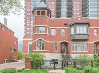 310 E 18th St, Chicago, IL 60616