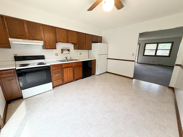 2112 Austin Dr — Photo 9