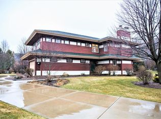 4825 Willow Wood Dr, Racine, WI 53403