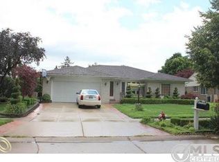 43415 Vinsetta Dr, Sterling Heights, MI 48313