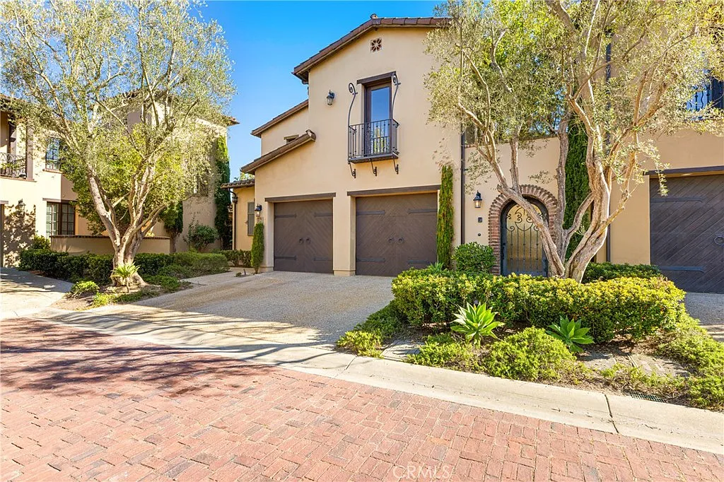 3 bed, 3.5 bath, 2718 sqft, $14,500 — Photo 4