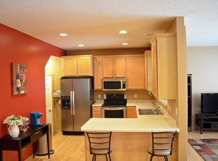 11210 Kinsley St, Eden Prairie, MN 55344