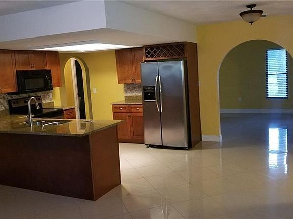 3rd image of 1386 Deltona Blvd