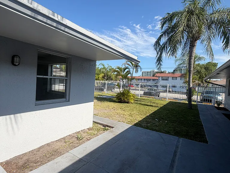 750 SW 8th St #6 — Photo 10