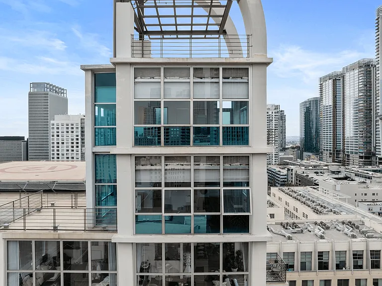 Rise above it all at Renaissance Tower