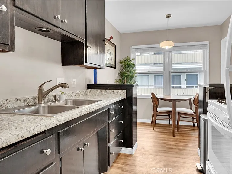 1250 E 1st St #7 — Photo 15