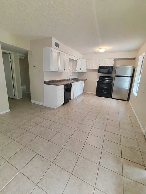 2 bed, $825 — Photo 1