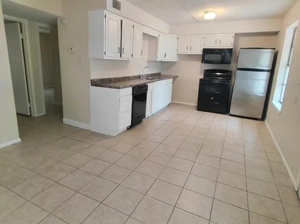 911 Chestnut St, Commerce, TX
