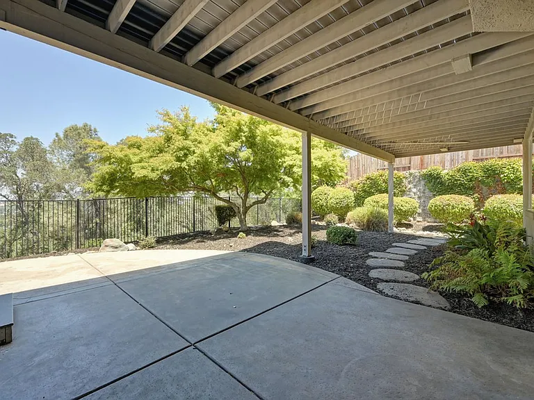 7029 Pembroke Way — Photo 86