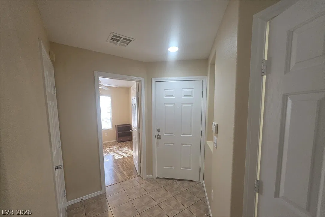 4 bed, 2.5 bath, 1596 sqft, $2,220 — Photo 3