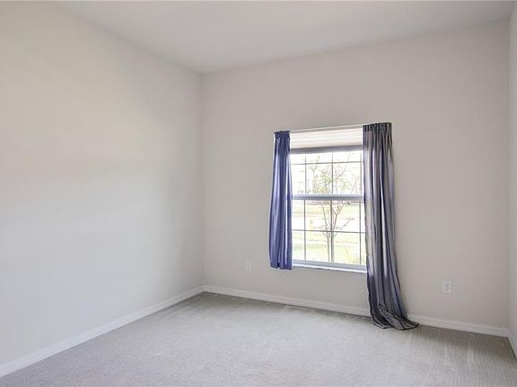 5th image of 1201 Parker Den Dr