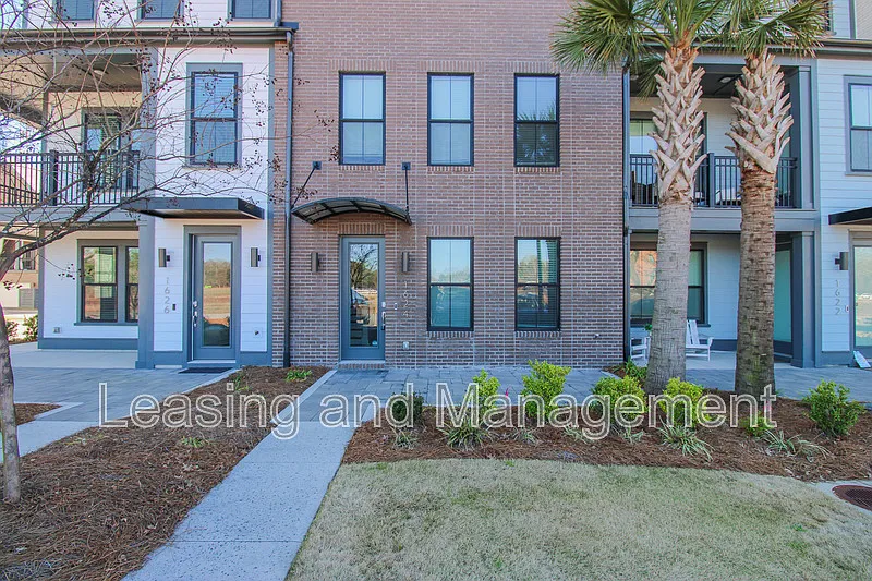 Building Photo - 1624 Florentia St