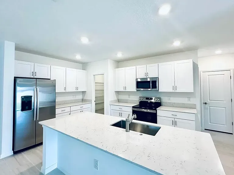 11524 Radiant Shore Loop — Photo 4