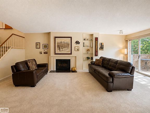 5th image of 1527 S Hill Blvd