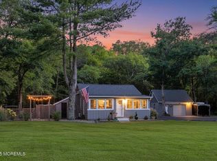 1 Schreibers Ln, Freehold, NJ 07728